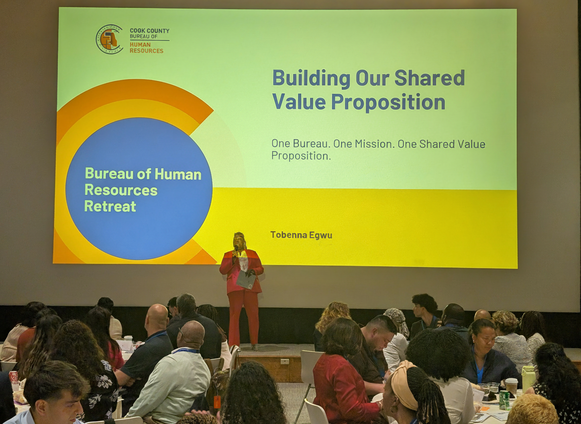Tobenna Egwu presenting at the Cook County Bureau of Human Resources Retreat